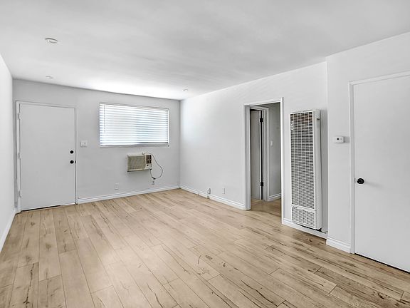2nd image of 5117 Woodman Ave APT 5