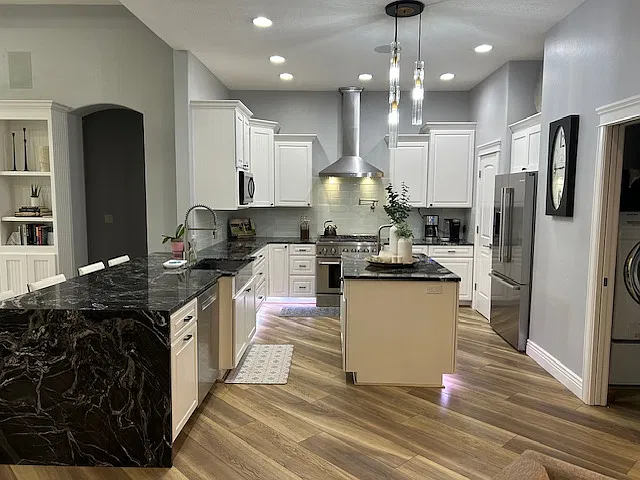 3 bed, 2.5 bath, 3480 sqft, $4,200 — Photo 3