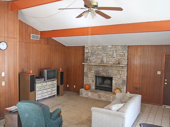 4th image of 1895 Lakeview Dr