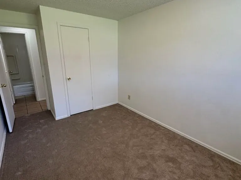 138 Juniper Pl #B — Photo 5