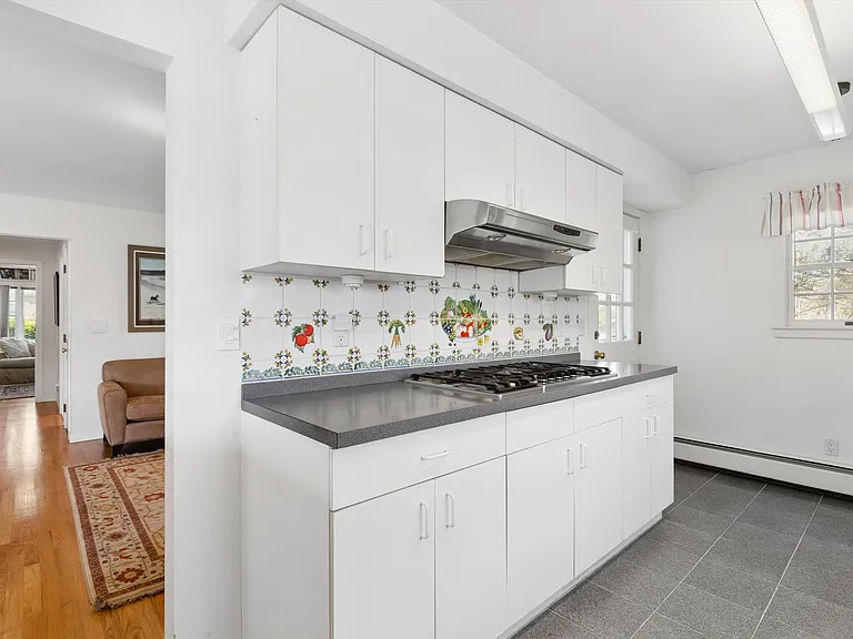 425 Briarwood Ln — Photo 11