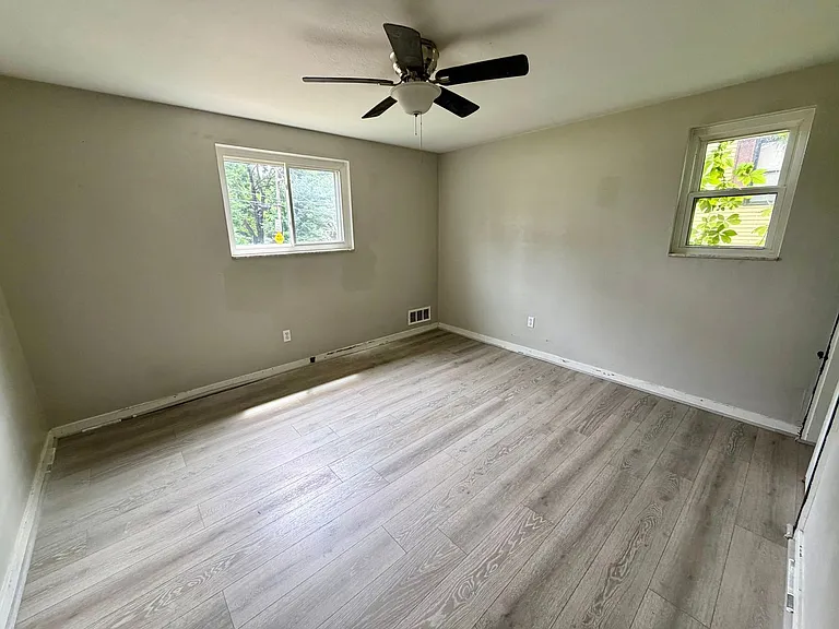 1710 Arnold St — Photo 9