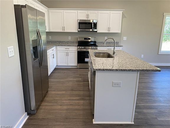5th image of 413 E Lee Ave