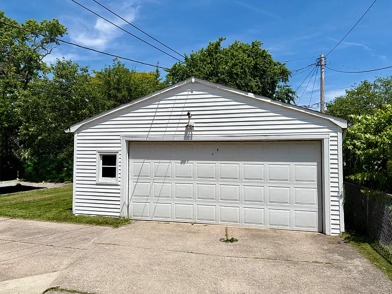2130 Tuxedo Ave — Photo 33