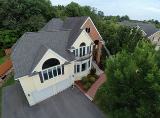 17 Old Farm Rd, Woburn, MA 01801