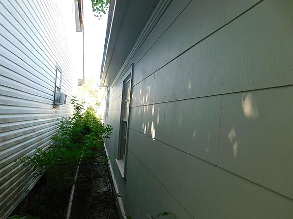 4th image of 1903 N Bayou Dr