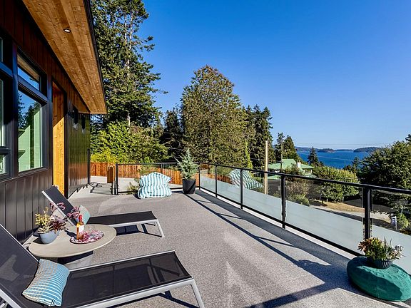 2nd image of 980 Gower Point Rd