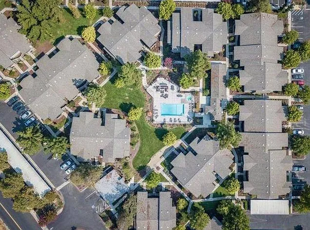 LAUREL GLEN — Photo 3