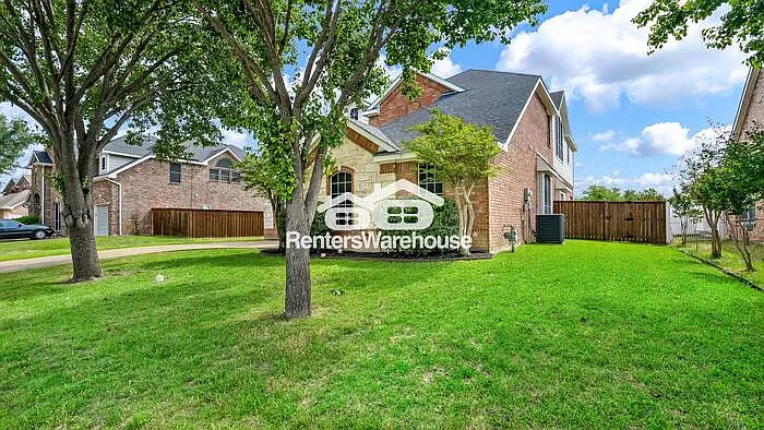 508 Lilac Ln — Photo 3