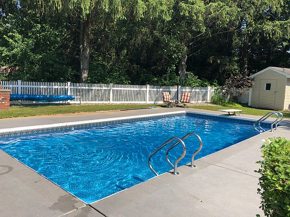 Pool/Backyard