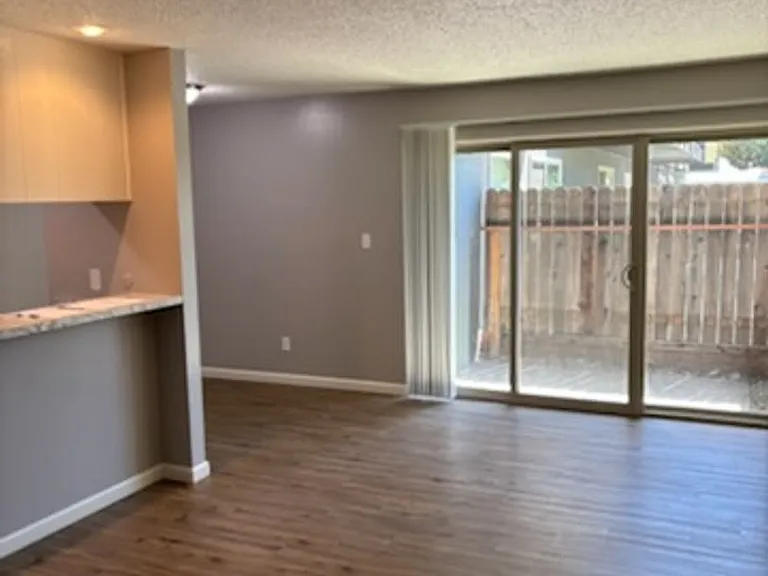 3100 Jersey Way — Photo 3