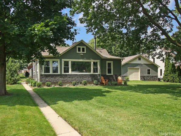2508 Orchard Beach Rd, McHenry, IL 60050