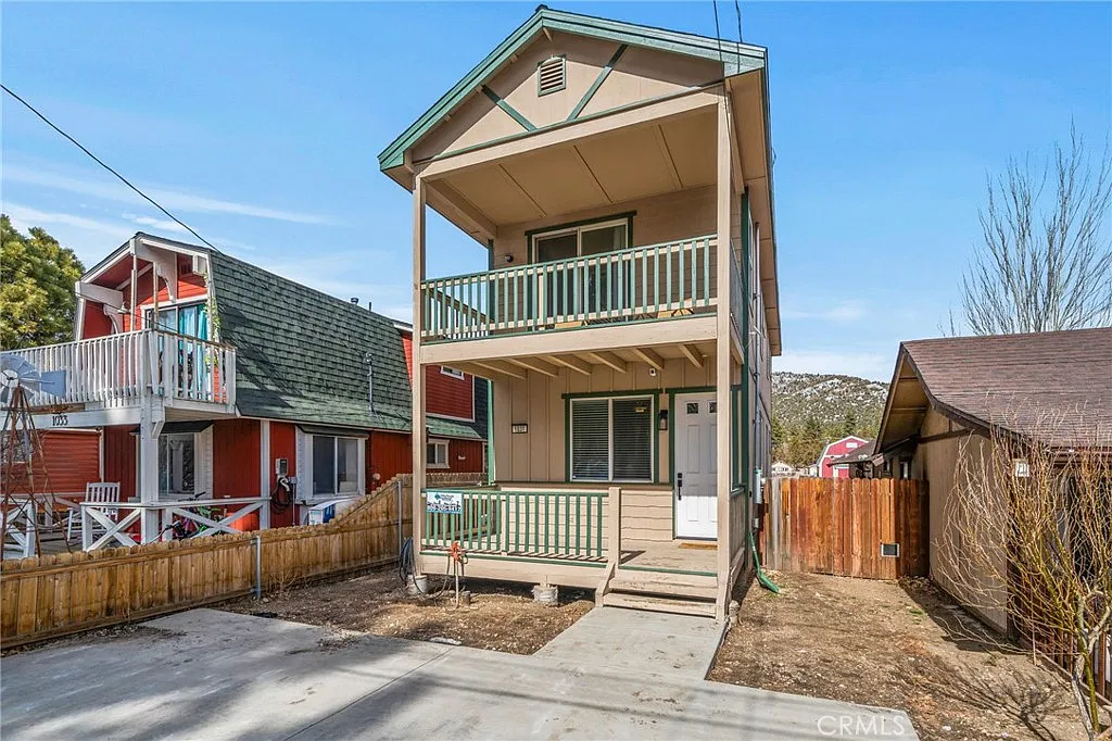 3 bed, 1350 sqft, $2,600 — Photo 3