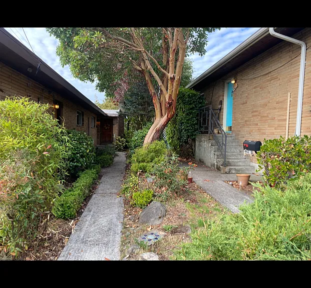 4431 Powell Pl S — Photo 3