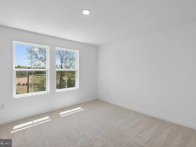 64 Silverbell Ave — Photo 11