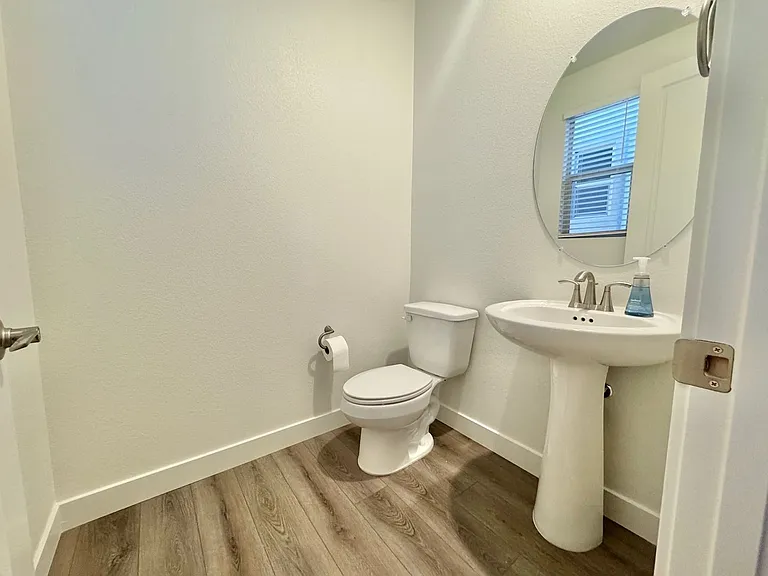 1548 Little Penguin St — Photo 6