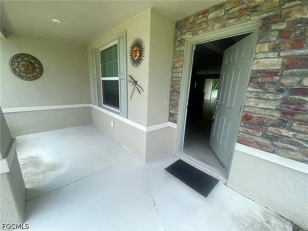 4 bed, 3.0 bath, 2459 sqft, $2,600 — Photo 2