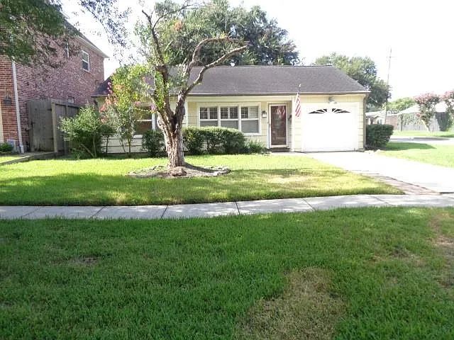 5125 Locust St — Photo 1