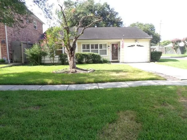 5125 Locust St, Bellaire, TX 77401