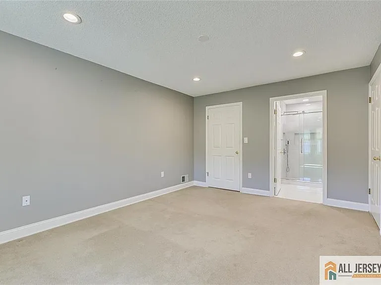 268 Kempsey Dr — Photo 18