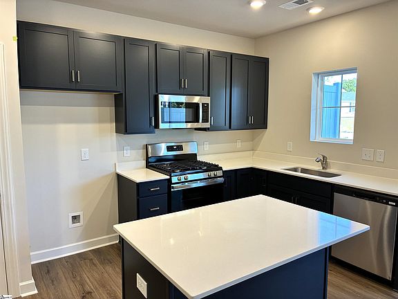 4th image of 1519 Yellowwood Ct