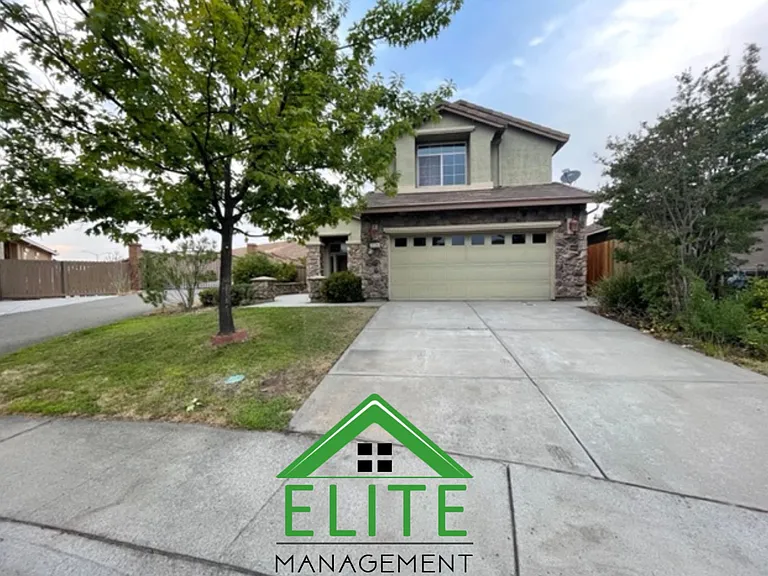 2128 Horseshoe Glen Cir — Photo 1