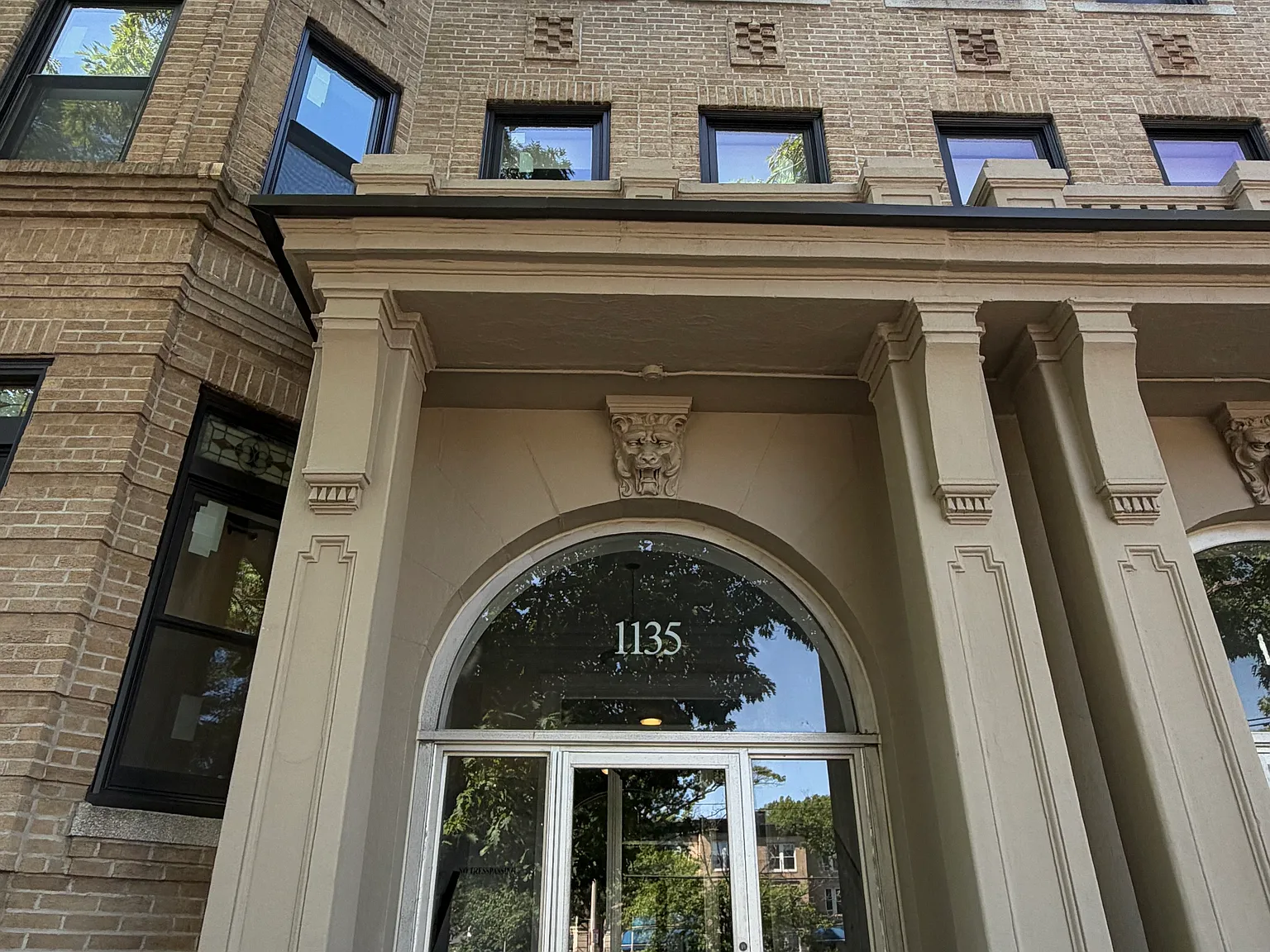 3 bed, 1.5 bath, $3,950 — Photo 2