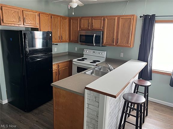 3rd image of 715 Myrtle St