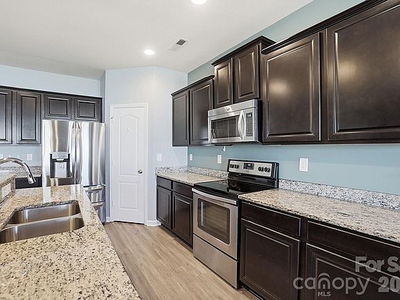 4th image of 2009 Houndscroft Rd