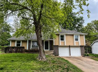 3821 NE Beechwood Dr, Lees Summit, MO 64064