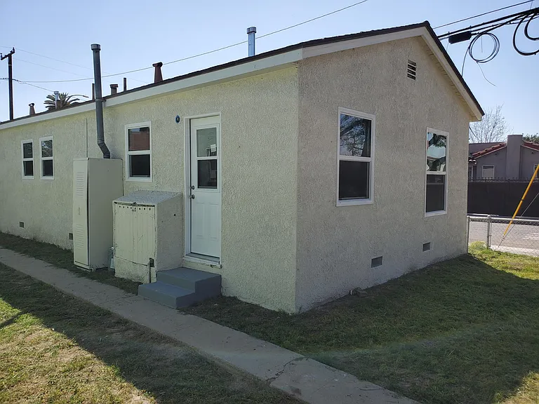 5668 N Elm Ave — Photo 11