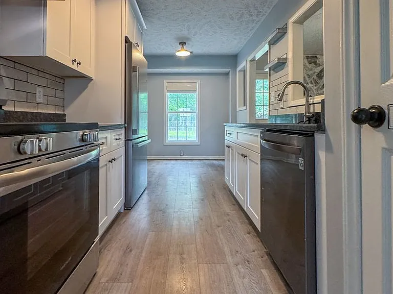 572 Woodwind Dr — Photo 8