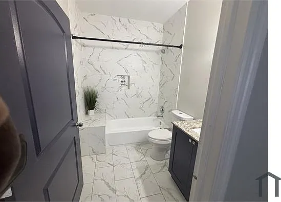 189 SW 1st Ct — Photo 2
