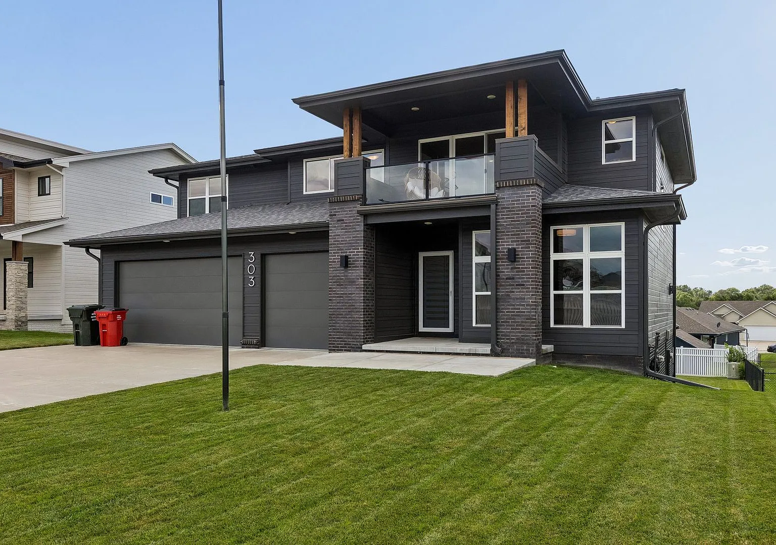 Luxurious 4 Bedroom in Yutan — Photo 2