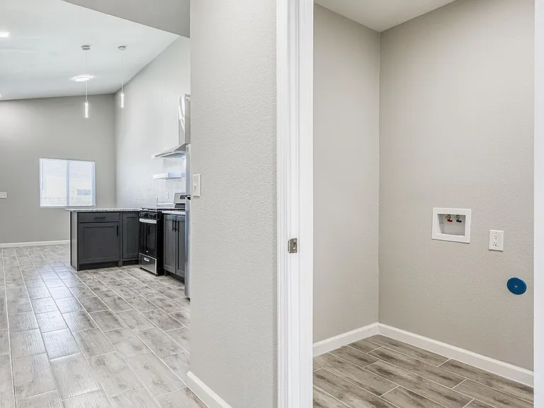 10028 Cross St — Photo 33