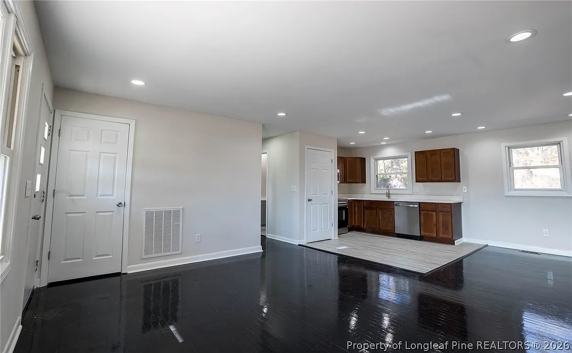 3 bed, 2.0 bath, 1050 sqft, $1,450 — Photo 4