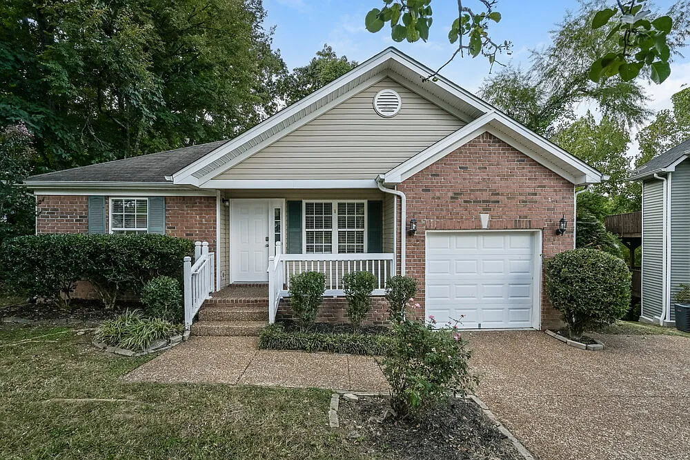 3 bed, 2.0 bath, 1224 sqft, $1,880 — Photo 1