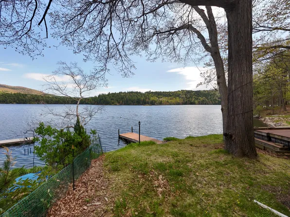 33 Merrilee Ln, Keeseville, NY 12944