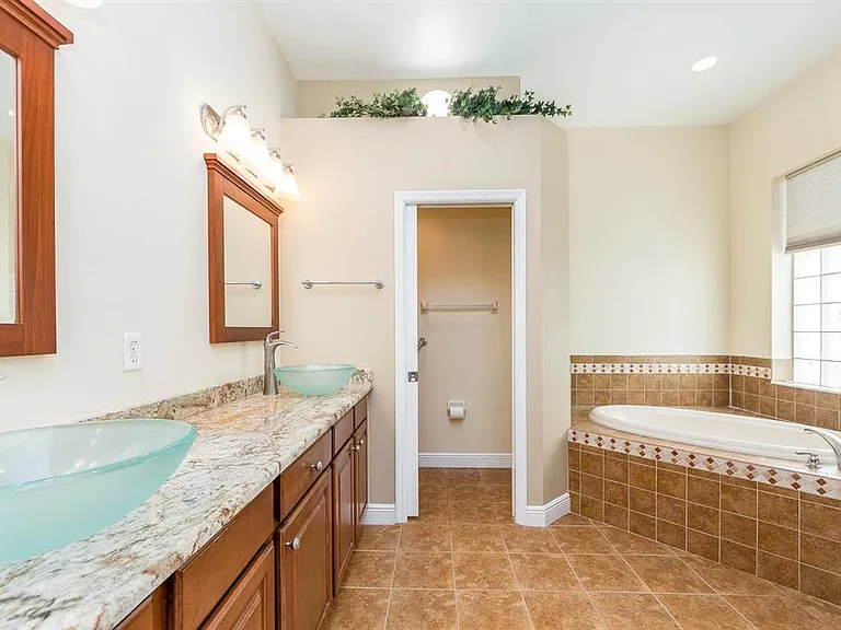 10639 Hatteras Dr — Photo 12