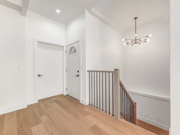 25-14 Newtown Avenue image 7 of 13