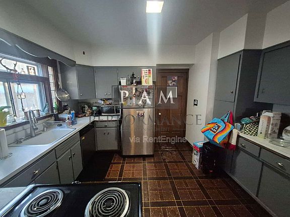 5th image of 4035 N Stowell Ave