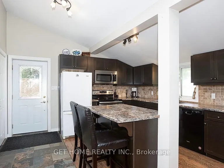 24 Hargrave Rd — Photo 4