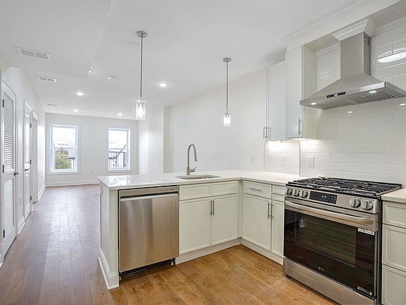 2nd image of 362 Pacific Ave APT 3