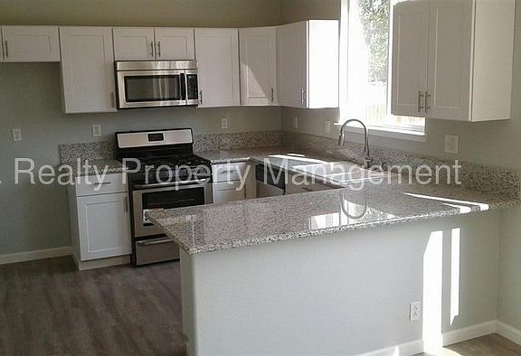 3rd image of 1741 Autumn Glen St