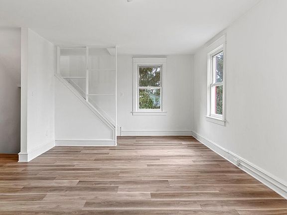 5th image of 10 E Marthart Ave Floor 2
