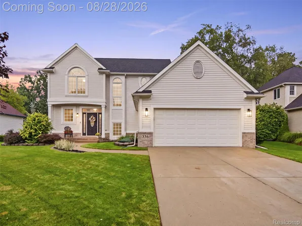 336 Pinecliff Ct, Waterford, MI 48327