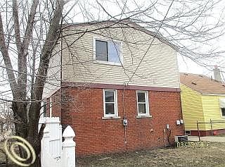 3rd image of 18803 Wood St