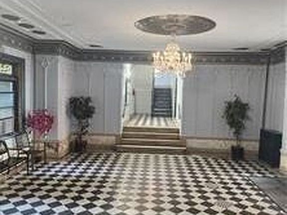 4th image of 590 Parkside Ave APT 3AW