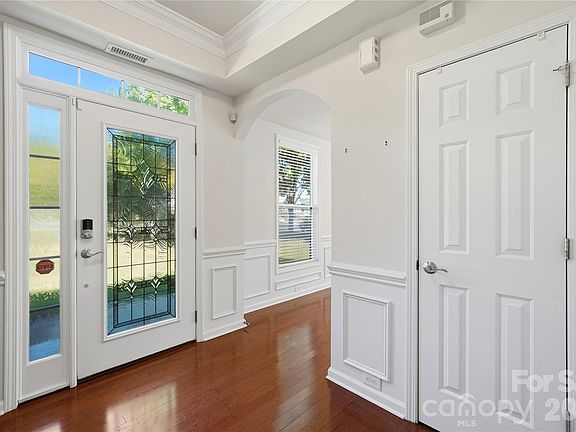 5th image of 411 Halyard Ln