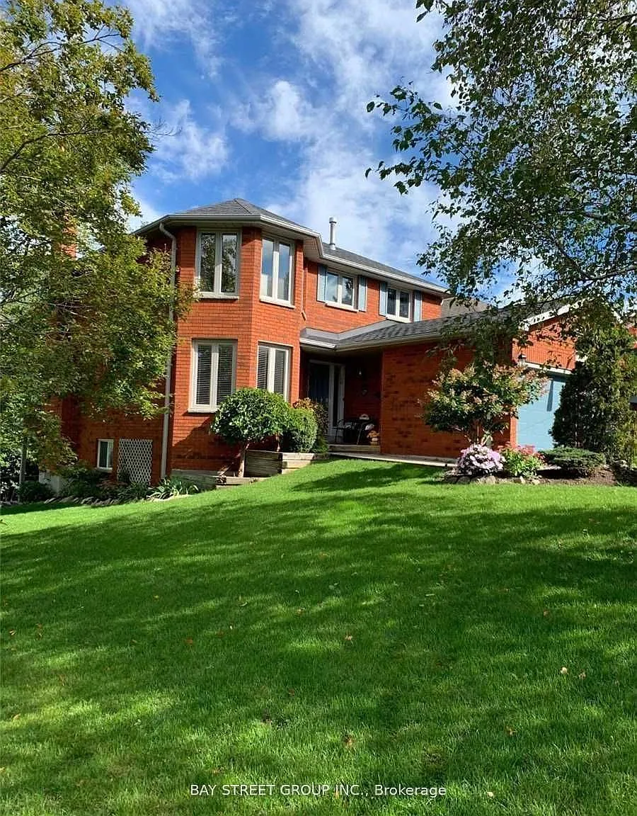 5 bed, $2,900 — Photo 1